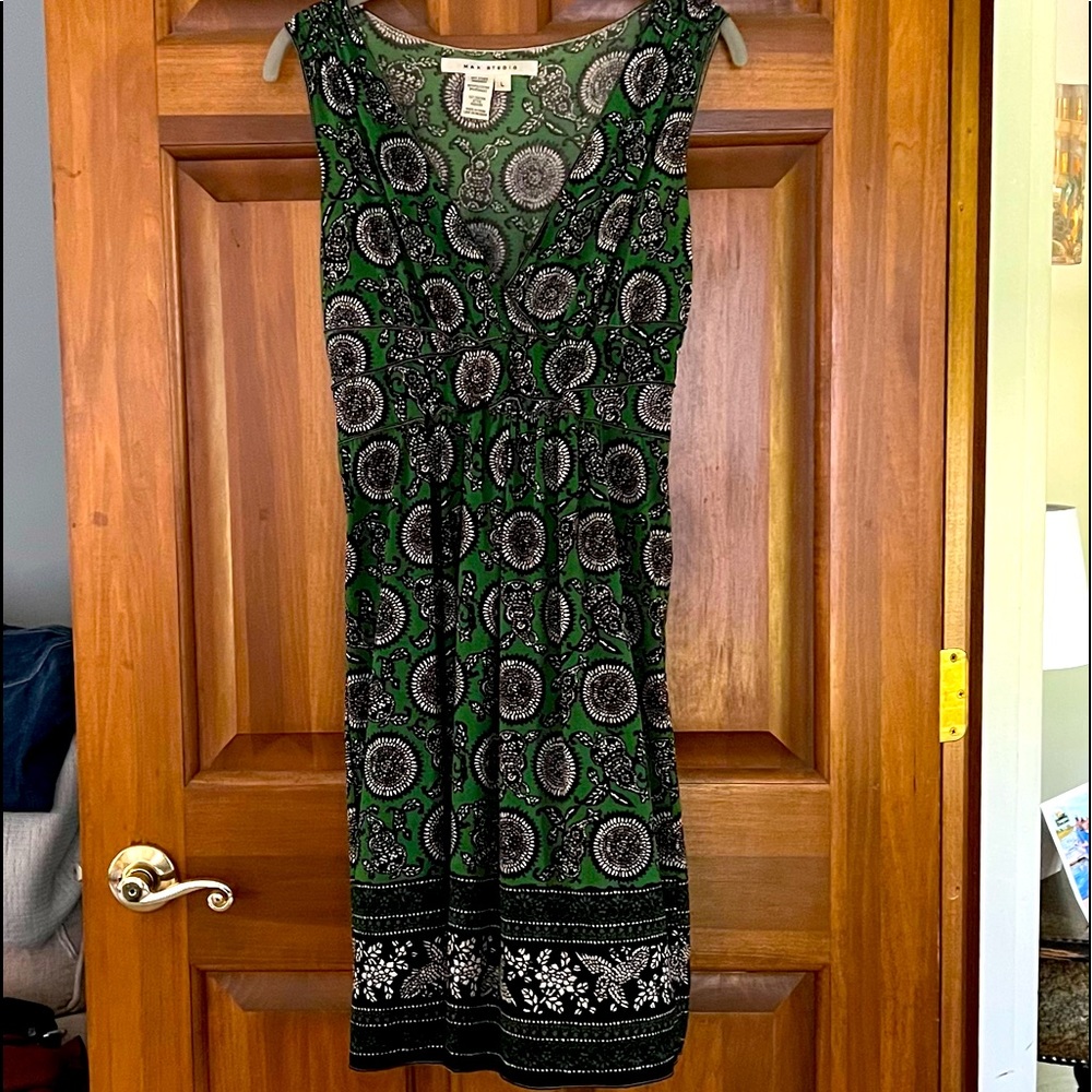 Max Studio green v-neck dress size large